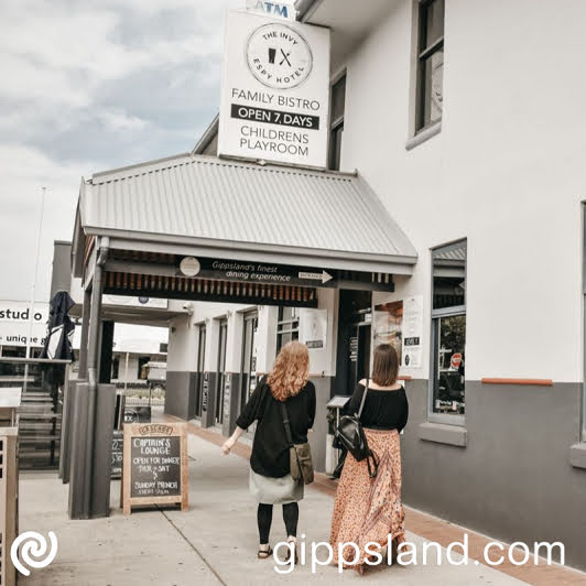 Inverloch offers diverse dining, from cafes to wineries. Discover local eateries here or ask our staff for town-hopping food suggestions!