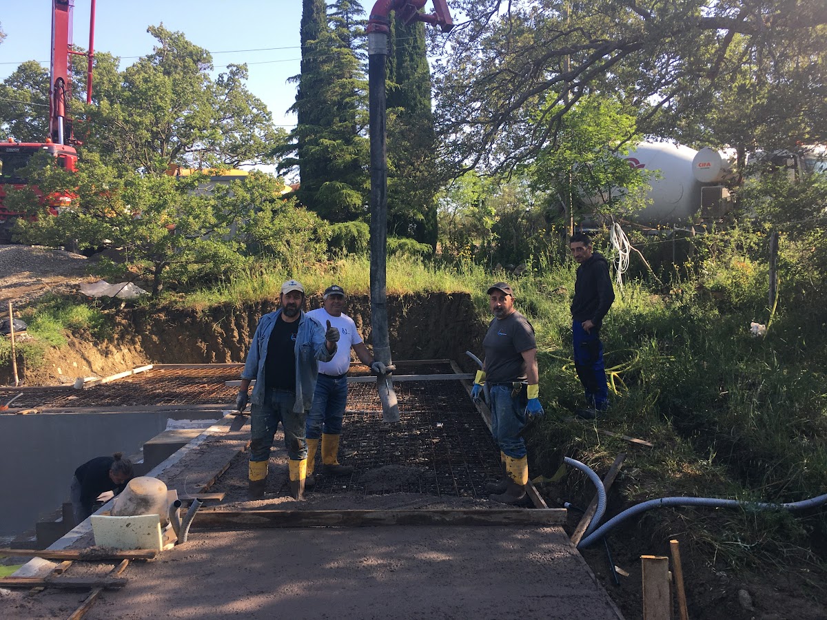 Construction of the Santa Pia swimming pool during the rainy weeks of May