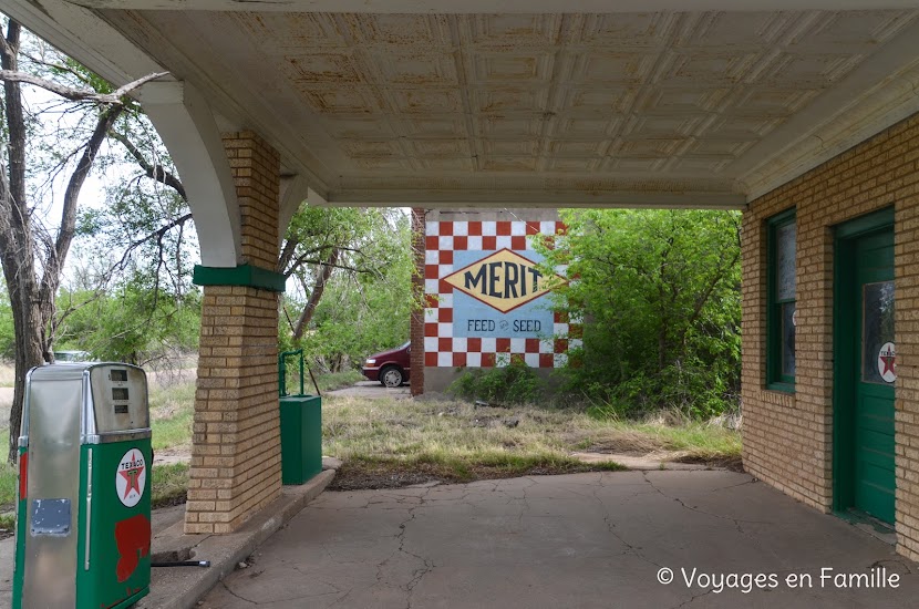 Route 6 6- Shamrock Murals