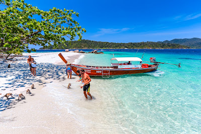 Stop at Ao Ling Beach in the north east of Koh Dong