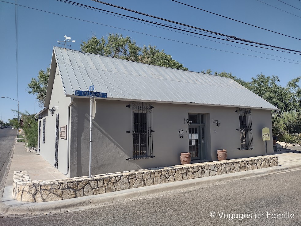 Fort-Stockton : Grey mule saloon