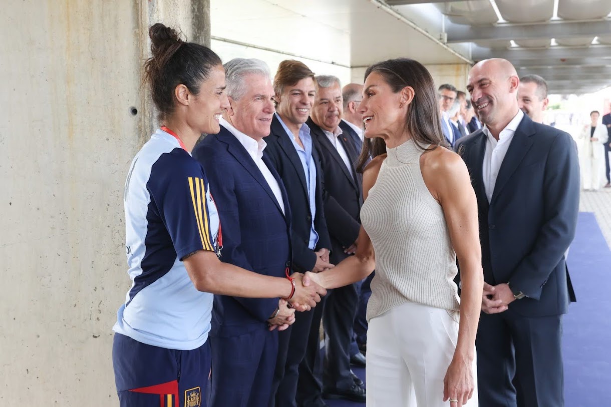 Queen Letizia met with the women's team of the Soccer City of Las Rozas