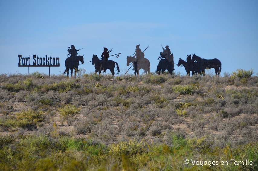 Fort-Stockton : Look to the east Sculpture