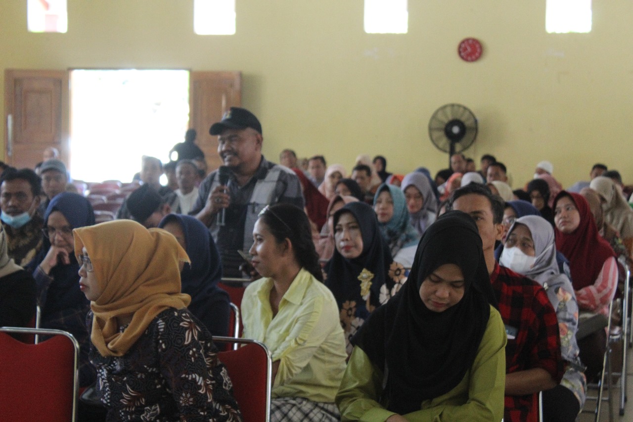 Sosialisasi Program Sekolah dalam Pertemuan Rutin Orang Tua SMAN 13 Semarang Tahun 2023