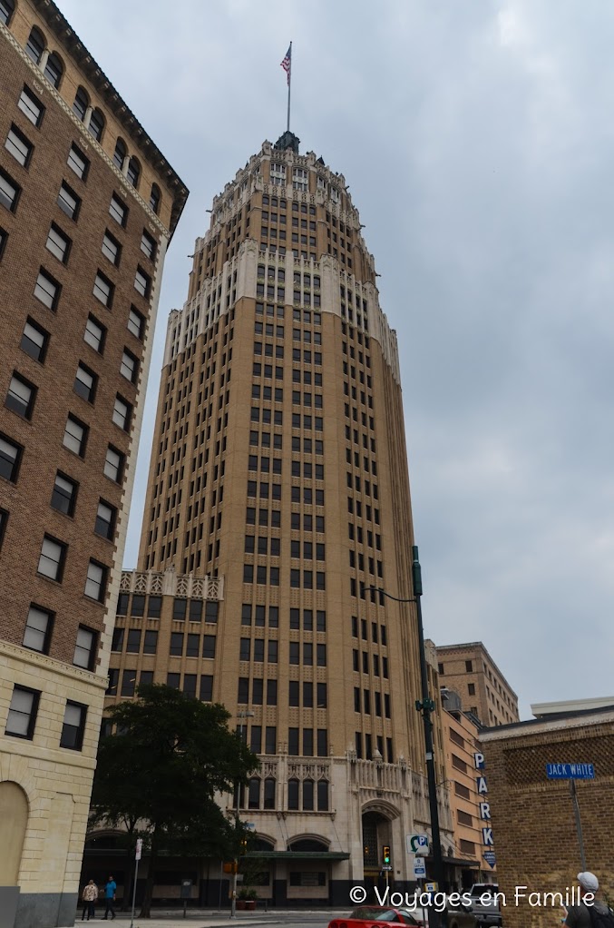 San Antonio Tower Life Building