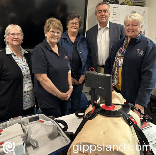 Sale Branch Ambulance Auxiliary members, Wendy Kelly, Sue Smyth (Secretary), Jan McMaster, Yvonne Clavarino (President) with Federal Member for Gippsland Darren Chester