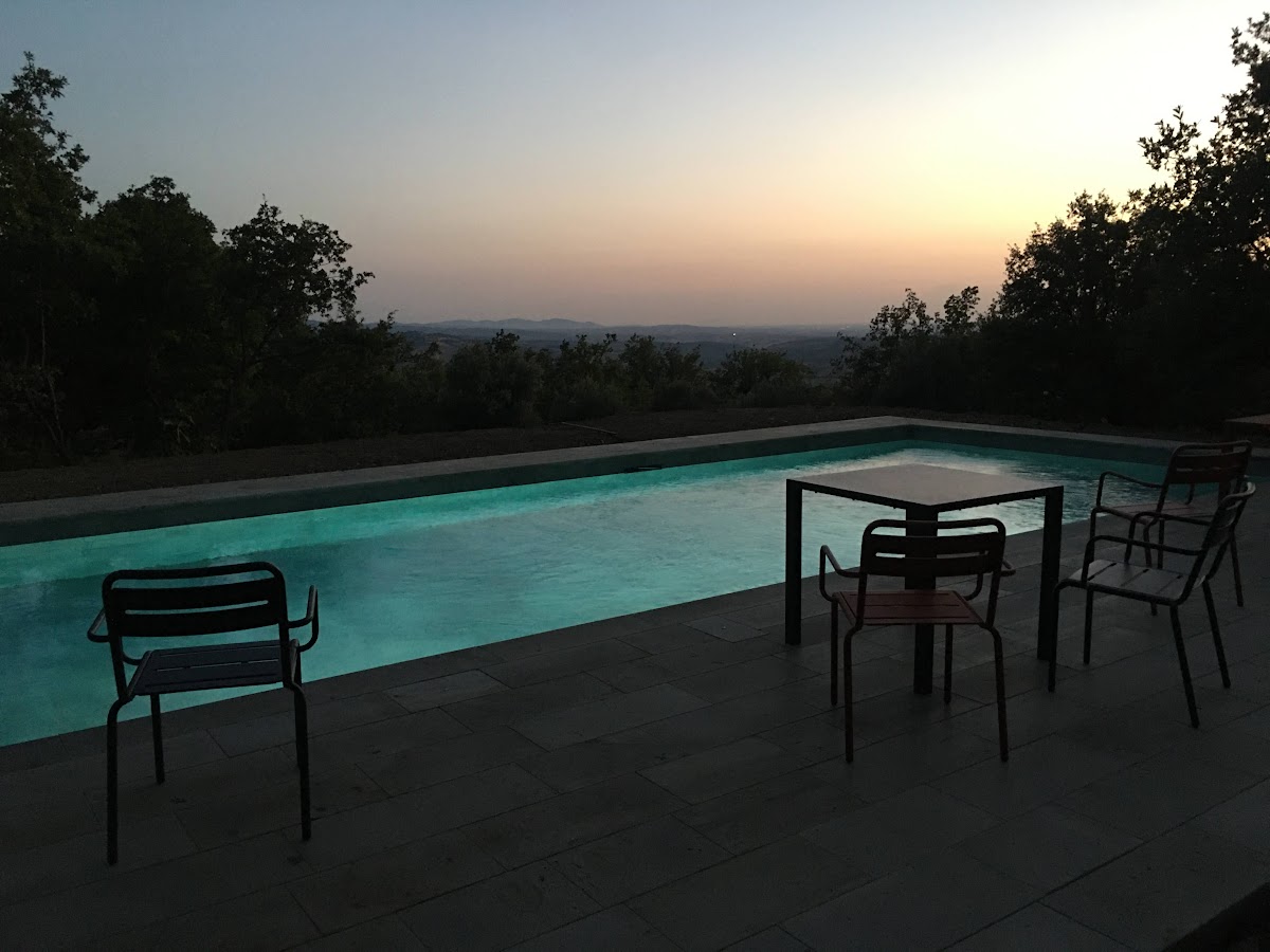 During the evening, with a totally different quality of light and amazing colors, leaves turn to golden and russet shades and create a magical evening light