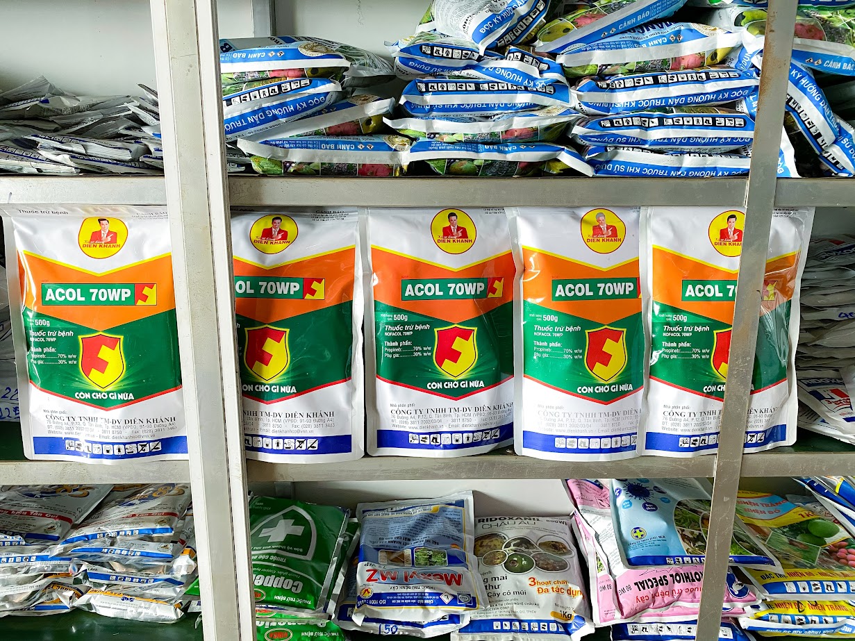 BÀ CON HUYỆN KRÔNG NĂNG VUI MỪNG PHẤN KHỞI VÌ SẦU RIÊNG ĐƯỢC MÙA ĐƯỢC GIÁ
