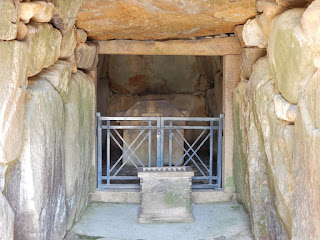 中山寺　石の櫃