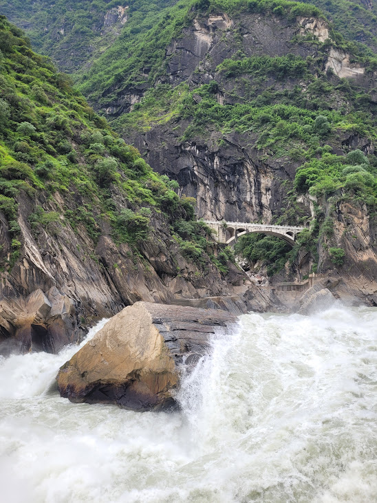 '22 麗江---虎跳峽+黑龍潭+納西東巴古籍文獻館