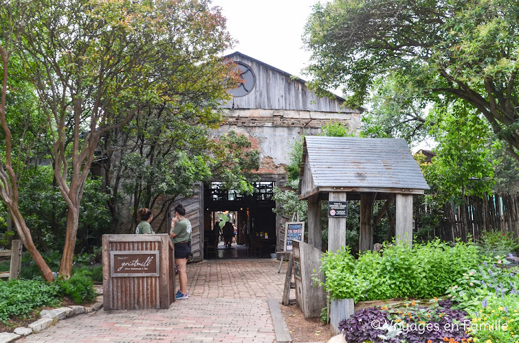 Gruene : Gristmill river restaurant