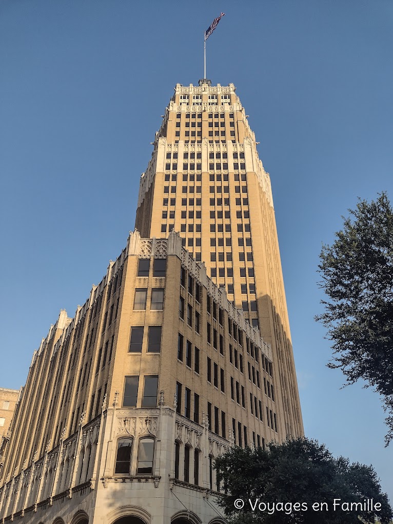 San Antonio Tower Life Building