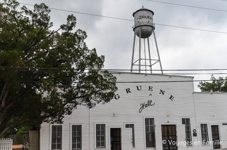 Gruene : Hall