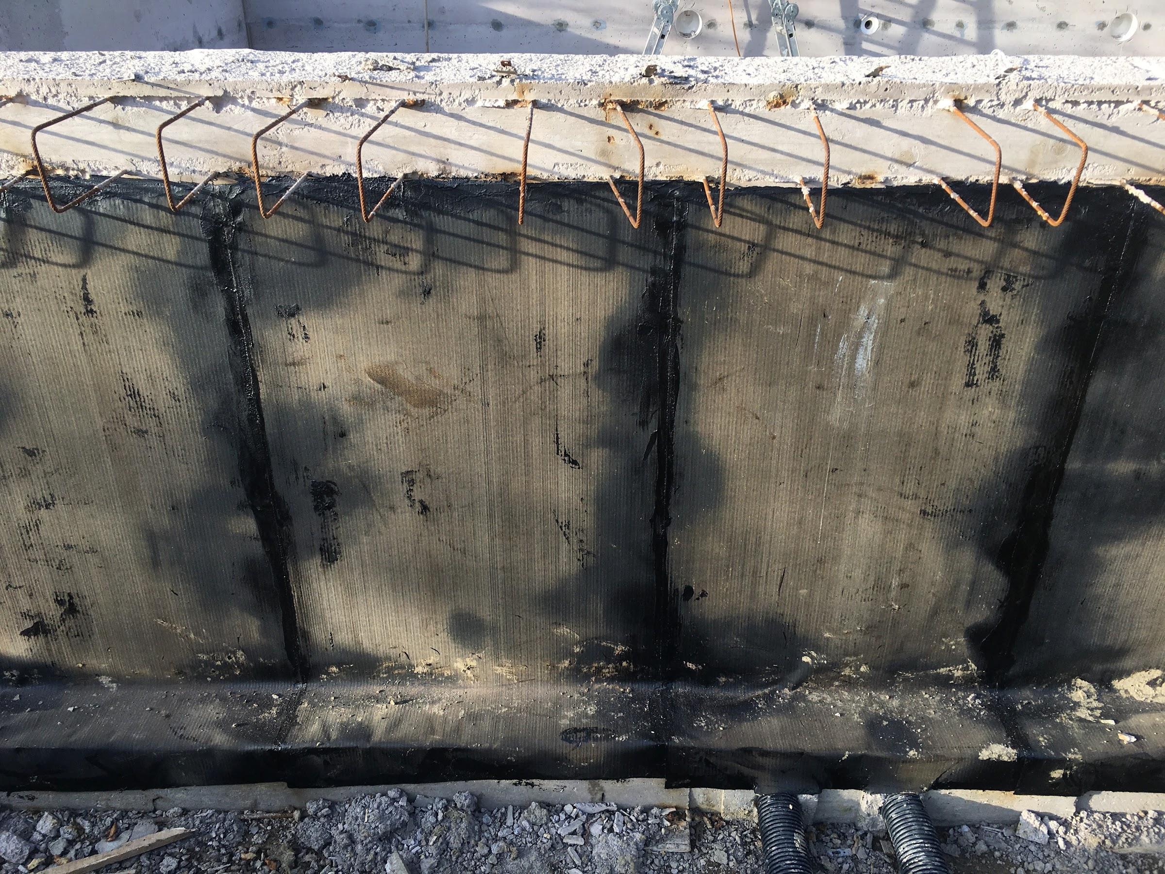 Constructing a swimming pool in Tuscany, adding modified bituminous waterproofing membrane