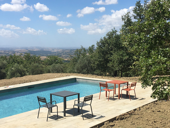 Private swimming pool at Poderen Santa Pia, Castiglioncello Bandini, Cinigiano, Tuscany“/> </a></a></td>
    <td > </td>
    <td class=