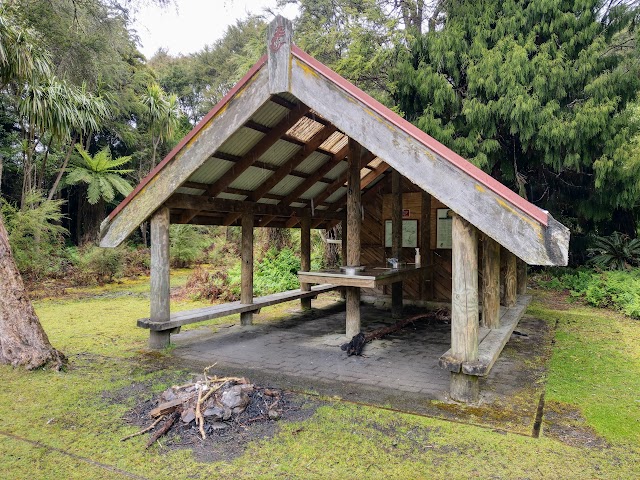 Korokoro Campsite shelter Lake Waikaremoana