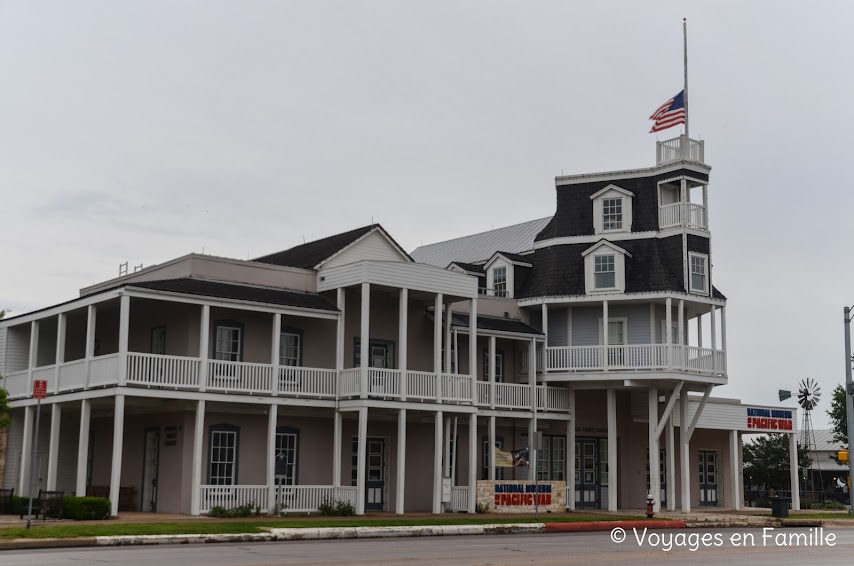 Fredericksburg : Historic Downtown - Nimitz Hotel