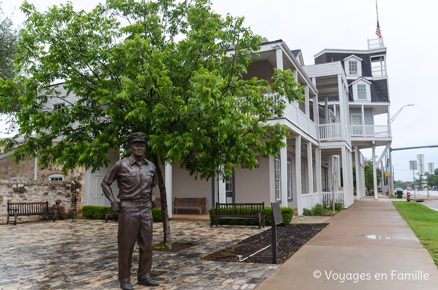 Fredericksburg : Historic Downtown - Nimitz Hotel