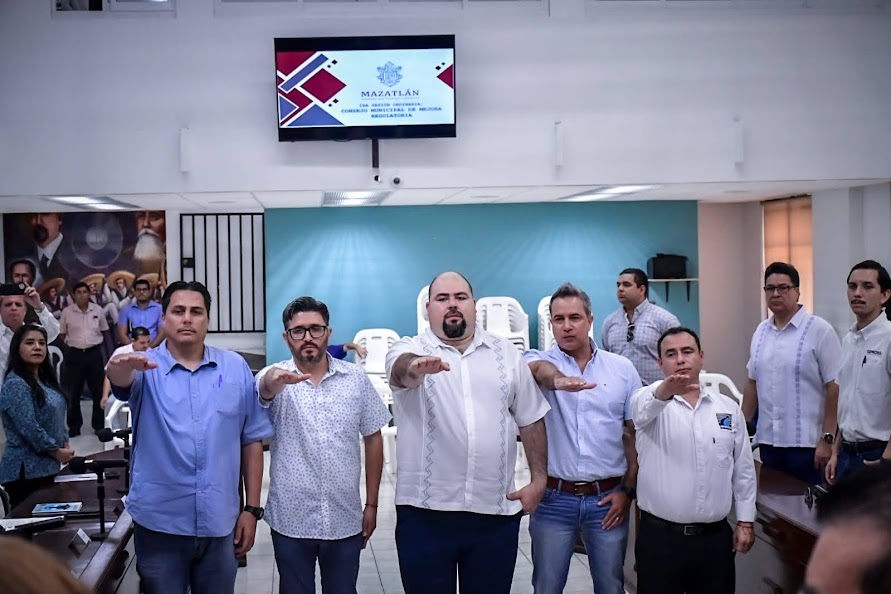 Toman protesta nuevos integrantes del Consejo Municipal de Mejora Regulatoria y Gestión Empresarial