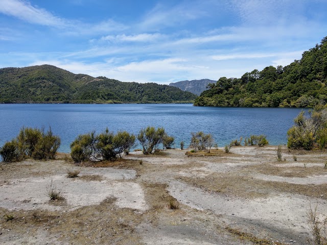 Lake Waikaremoana Track