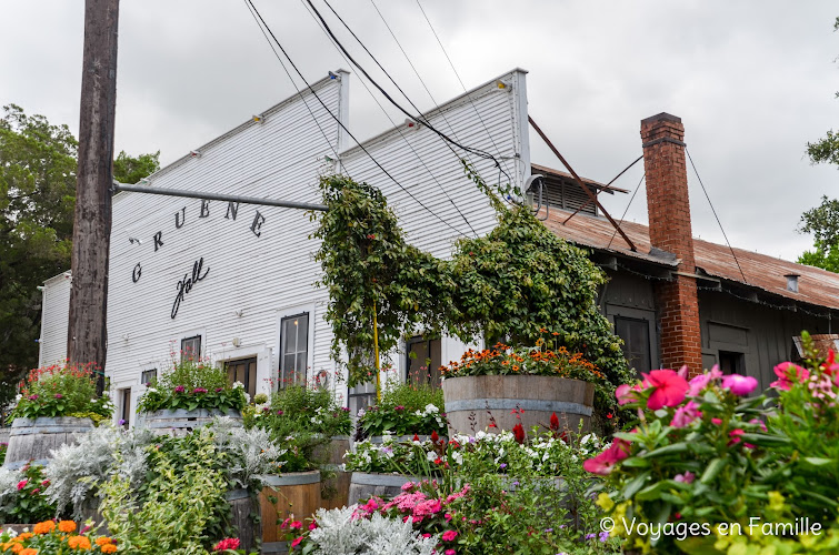 Gruene : Hall