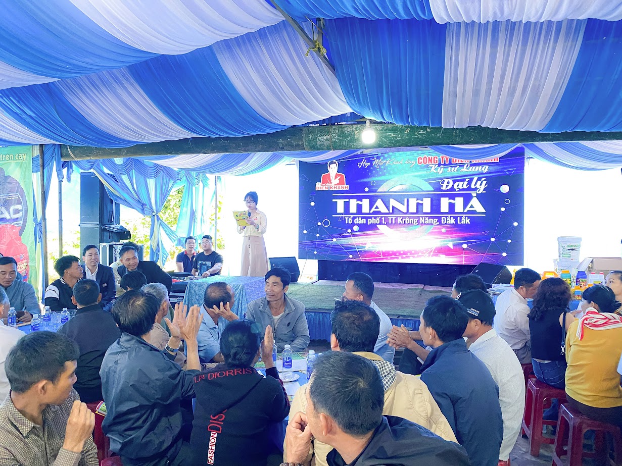 BÀ CON HUYỆN KRÔNG NĂNG VUI MỪNG PHẤN KHỞI VÌ SẦU RIÊNG ĐƯỢC MÙA ĐƯỢC GIÁ