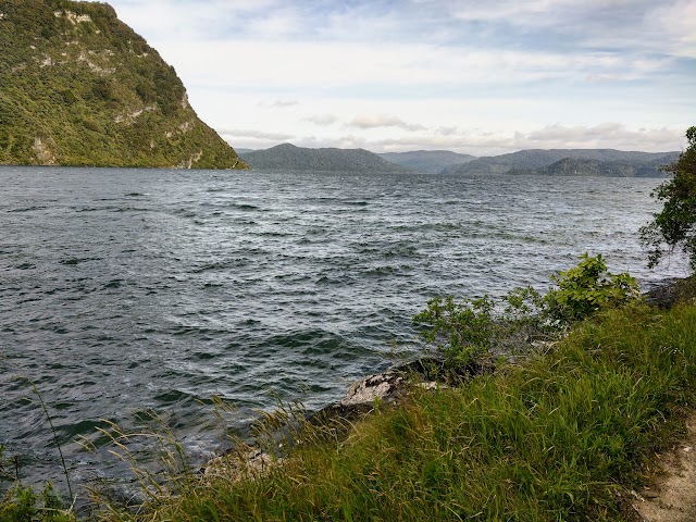 Lake Waikaremoana water taxi pick up point