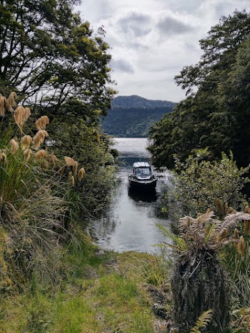 Lake Waikaremoana water taxi drop off at whanganui whananui