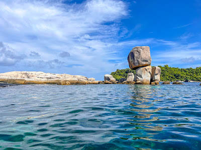 Admire the beautiful rock at Koh Hin Son