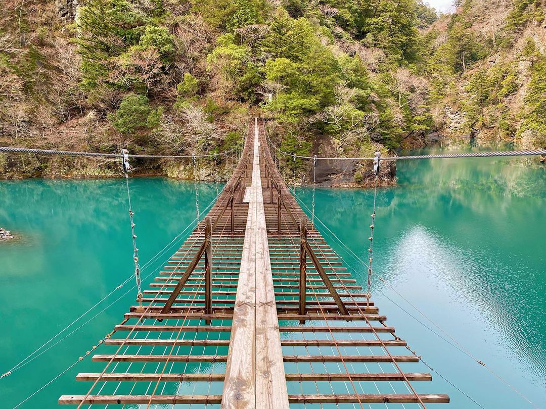 ยุเมะ โนะ สึริบาชิ Yume no Tsuribashi  สะพานแขวนในฝัน 