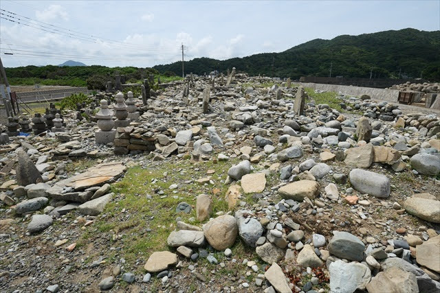 日島の石塔群