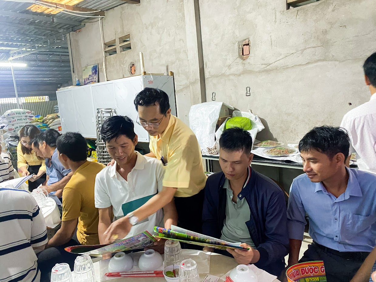 BÀ CON HUYỆN CHÂU ĐỨC, BÀ RIA-VŨNG TÀU THỦY CHUNG VỚI CÂY TIÊU