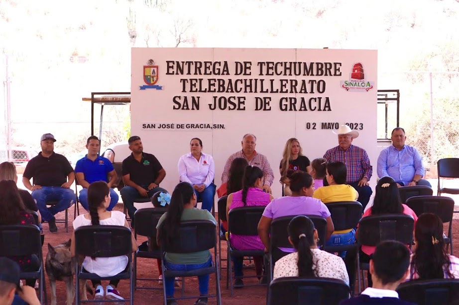 Rolando Mercado entrega techumbre en Telebachillerato Comunitario de San José de Gracia
