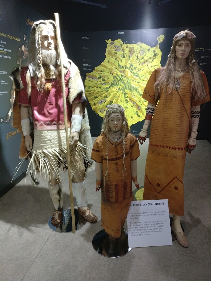 A native Canarian family (mother, father, child)