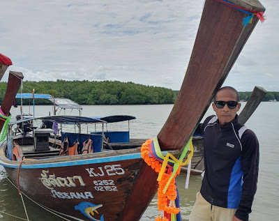 An experienced, local guide will lead you through the mangrove labyrinth of Krabi