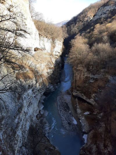 Одинокая мадам в Чечне на женский праздник