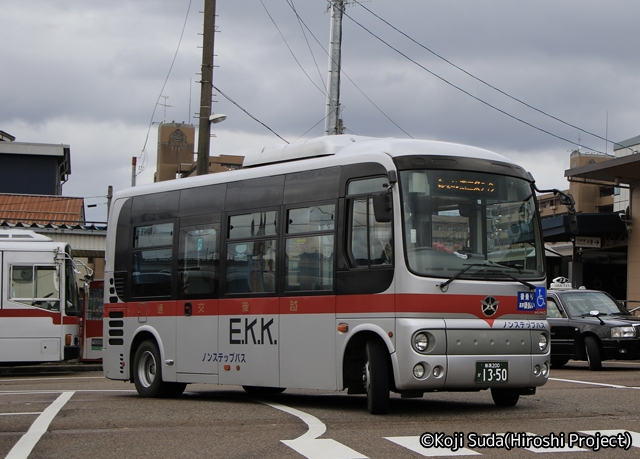 南海バス「サザンクロス」長岡・三条線　･518　東三条駅前を発車