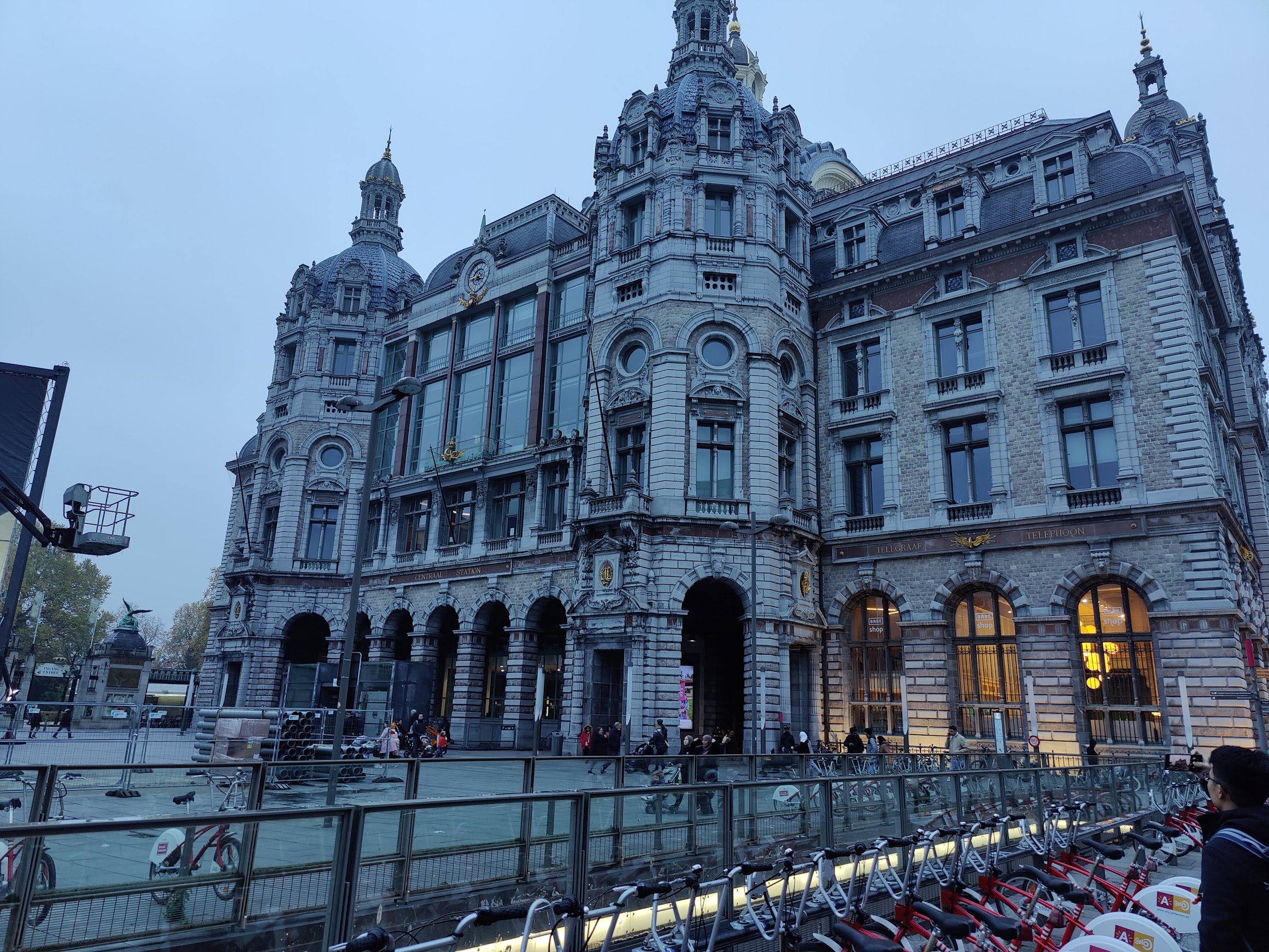 The Antwert central train station.