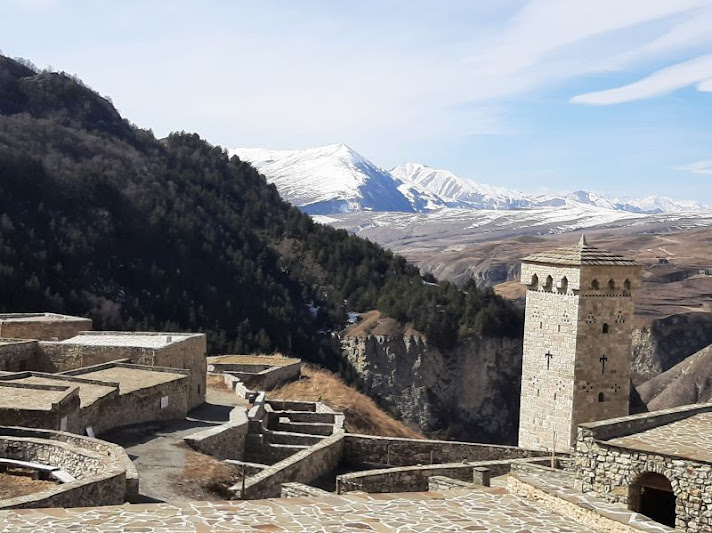 Одинокая мадам в Чечне на женский праздник