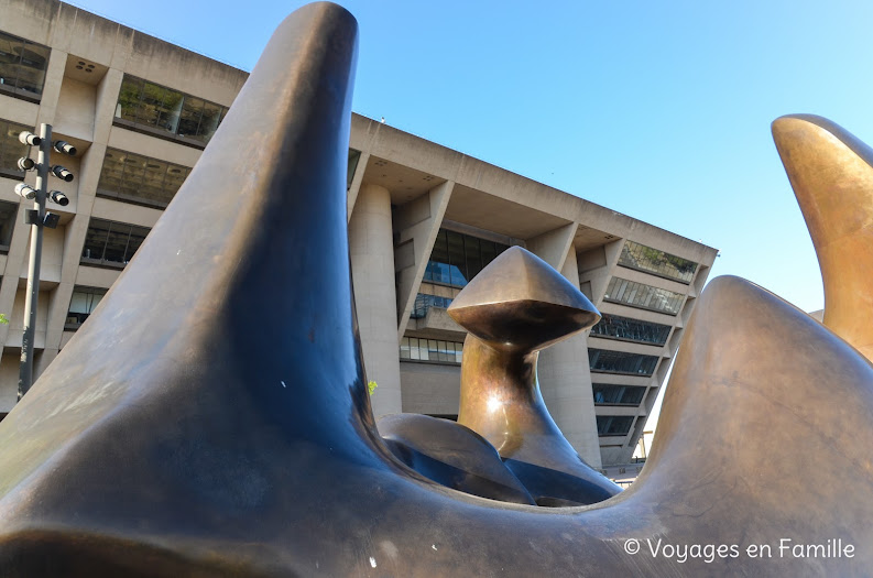 Dallas City Hall - Henri Moore