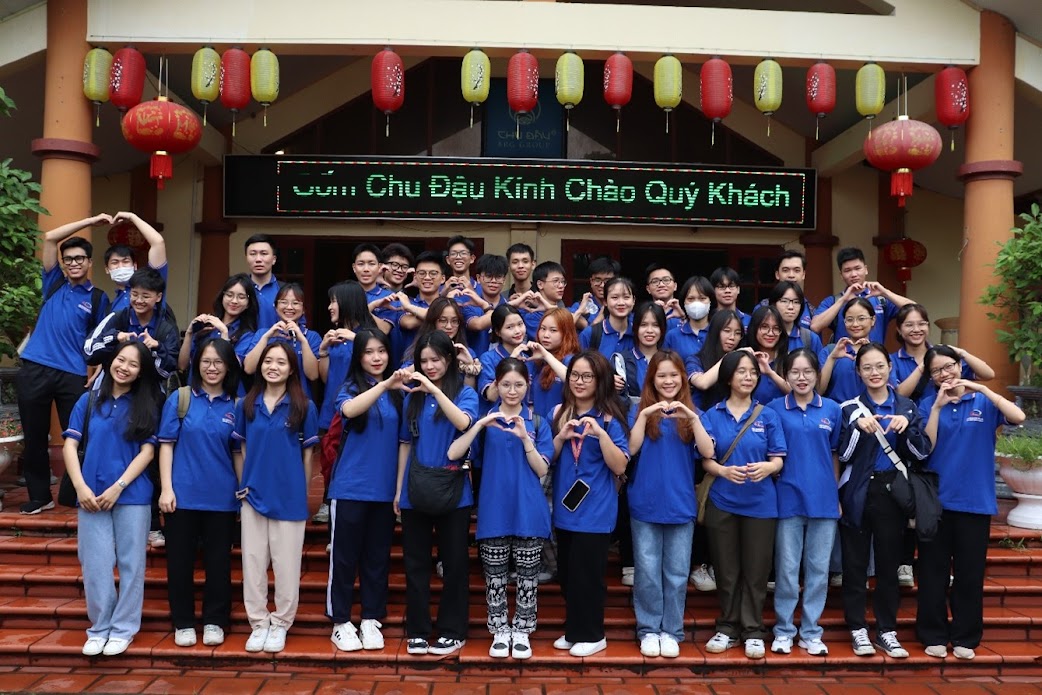 A group of people in blue shirts

Description automatically generated