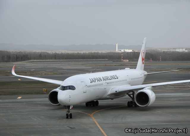 JAL516便　A350-900　新千歳空港にて