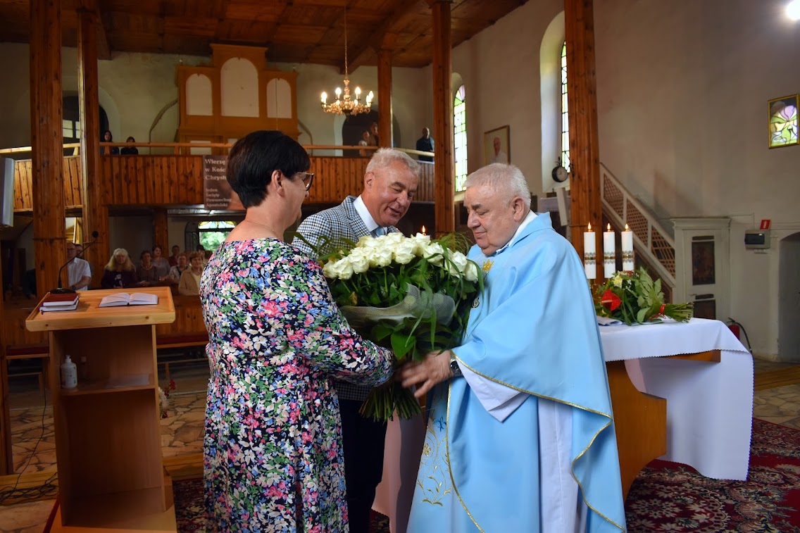 Dziękując za dar opieki Duszpasterskiej z okazji 50-tej rocznicy święceń kapłańskich naszego ks Proboszcza, msza św. w Jasieniu i Jabłonicach.