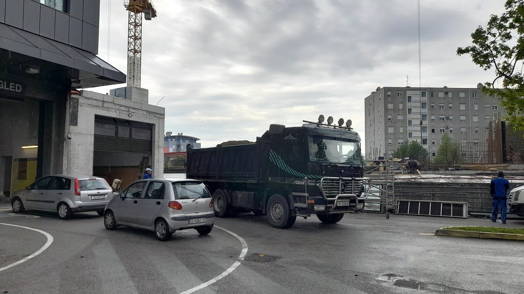 Slike iz Zagreba (ili tako nekako) AJFCJaXvinV104UF0jlpsr6dmLsywyw-4svSLUC5iuC8SsxuuZKvAsvAq9TzBIE56O7q-jQ84KVjuG1BcLoIGPfObkblXTux8VRO3vQne2w9gC_nkmq52_dxx0DUB0C9gY8BFfMWfDkMmYyZArYy4rcvubIkkA=w1024-h576-s-no?authuser=0