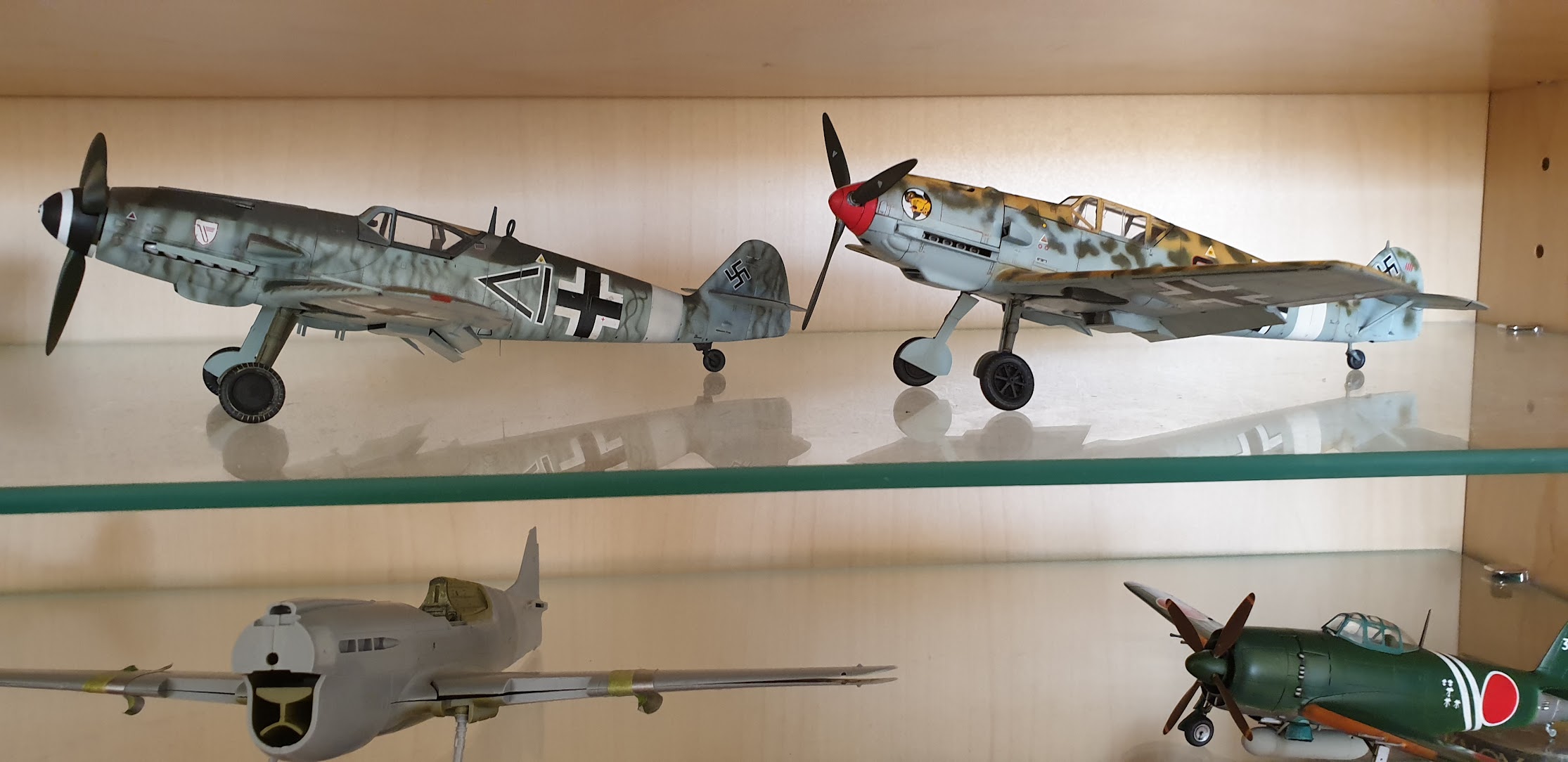 Messerschmitt Bf 109 E7 Trop Eduard 1/48 AL9nZEUZs1kPJ-pItBqI9s4LRPvq7lh5ETQ59Ki6aLeW_hLbezuFkyk93enoRKNAStdIUsQagw6wZh1W__urcjIriAFqTwvP2jdBRLX6PAVUN7YjoOv2tBf-NokvMMJwbHeCSfLhD_EaQbSaTcQij7vJGA7Z=w2230-h1084-no