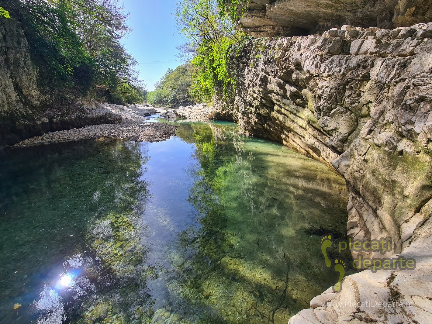 loc de baie in canionul gachedili, zona canion martvili georgia, 
