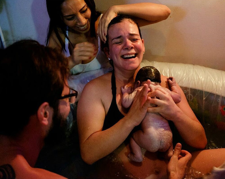 15 Incredible and Powerful Photos Of Moms 'Delivering' Their Own Babies