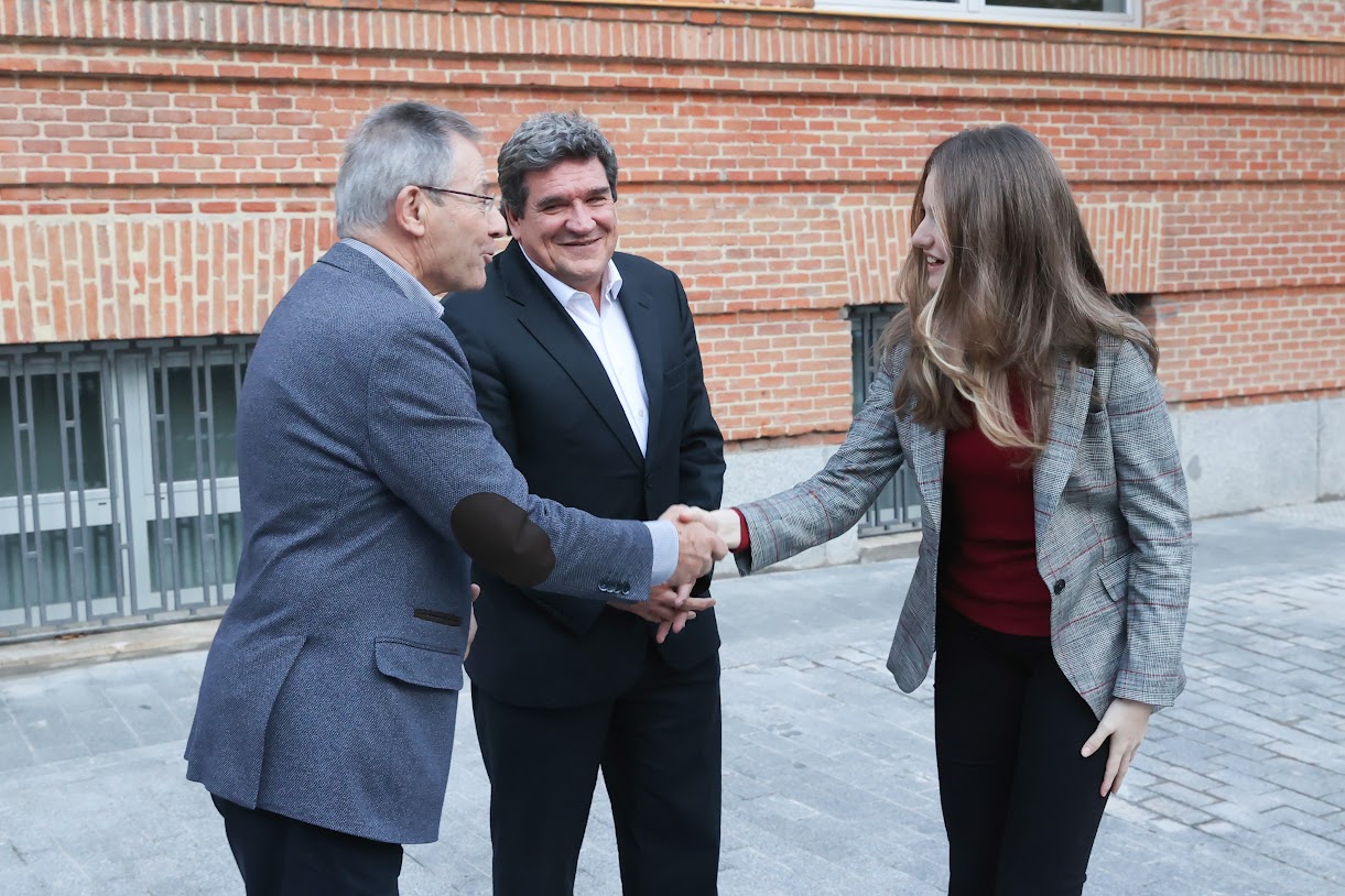 This was Princess Leonor's first official and public visit to the Spanish Red Cross headquarters