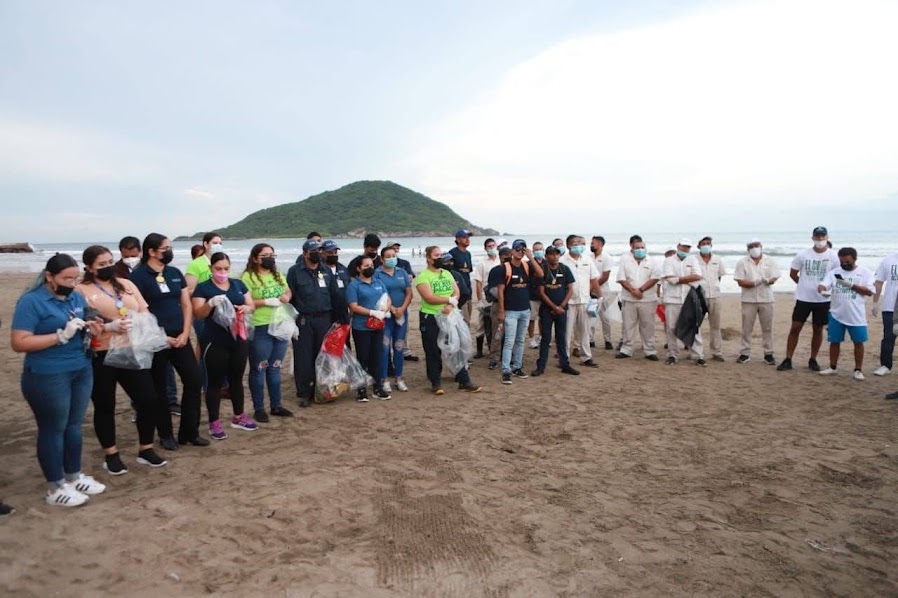 Realiza Gobierno Municipal y OAP jornada de limpieza para celebrar el Día Mundial de las Playas