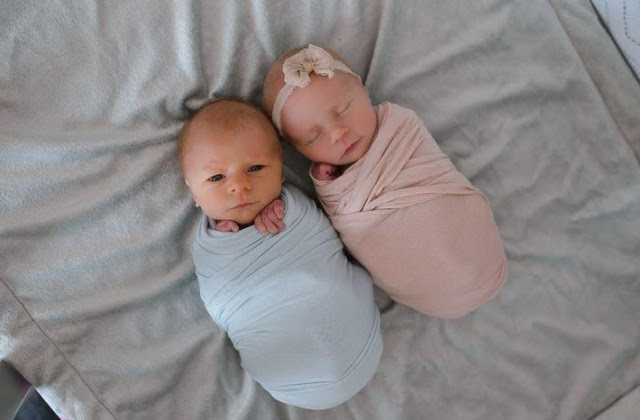 Photographer Captures Heart-Rending Last Moments Of Baby Twins Short Life